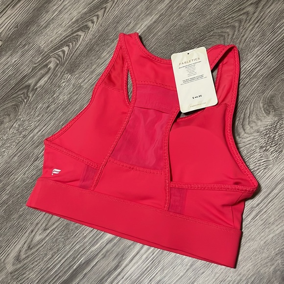 Womens Fabletics Mila Medium Impact Sports Bra Size Medium Pink NWT - Picture 2 of 3